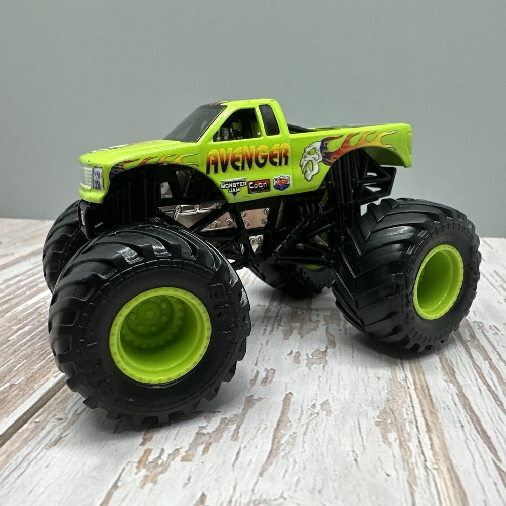 Spin Master Monster Jam Green AVENGER PICKUP TRUCK 1:64